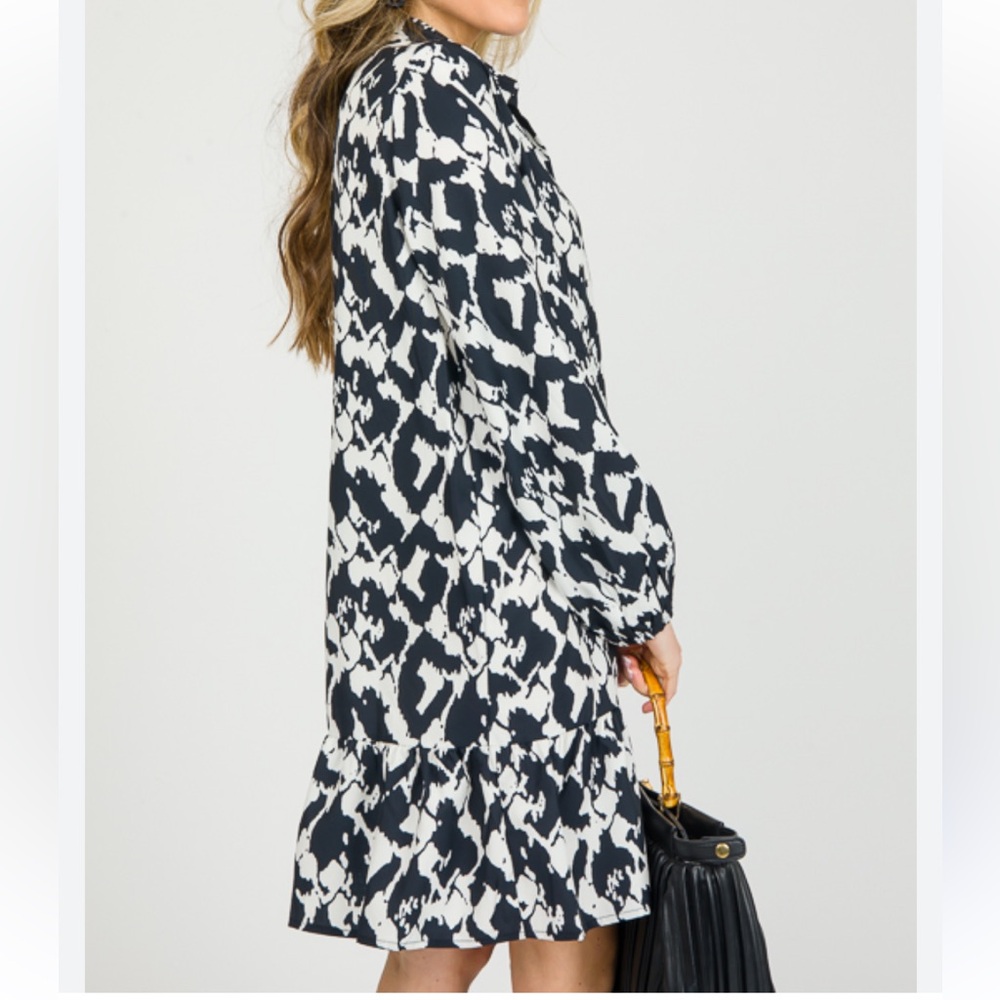 Zara black and white long sleeve abstract print tiered dress with a V-neck